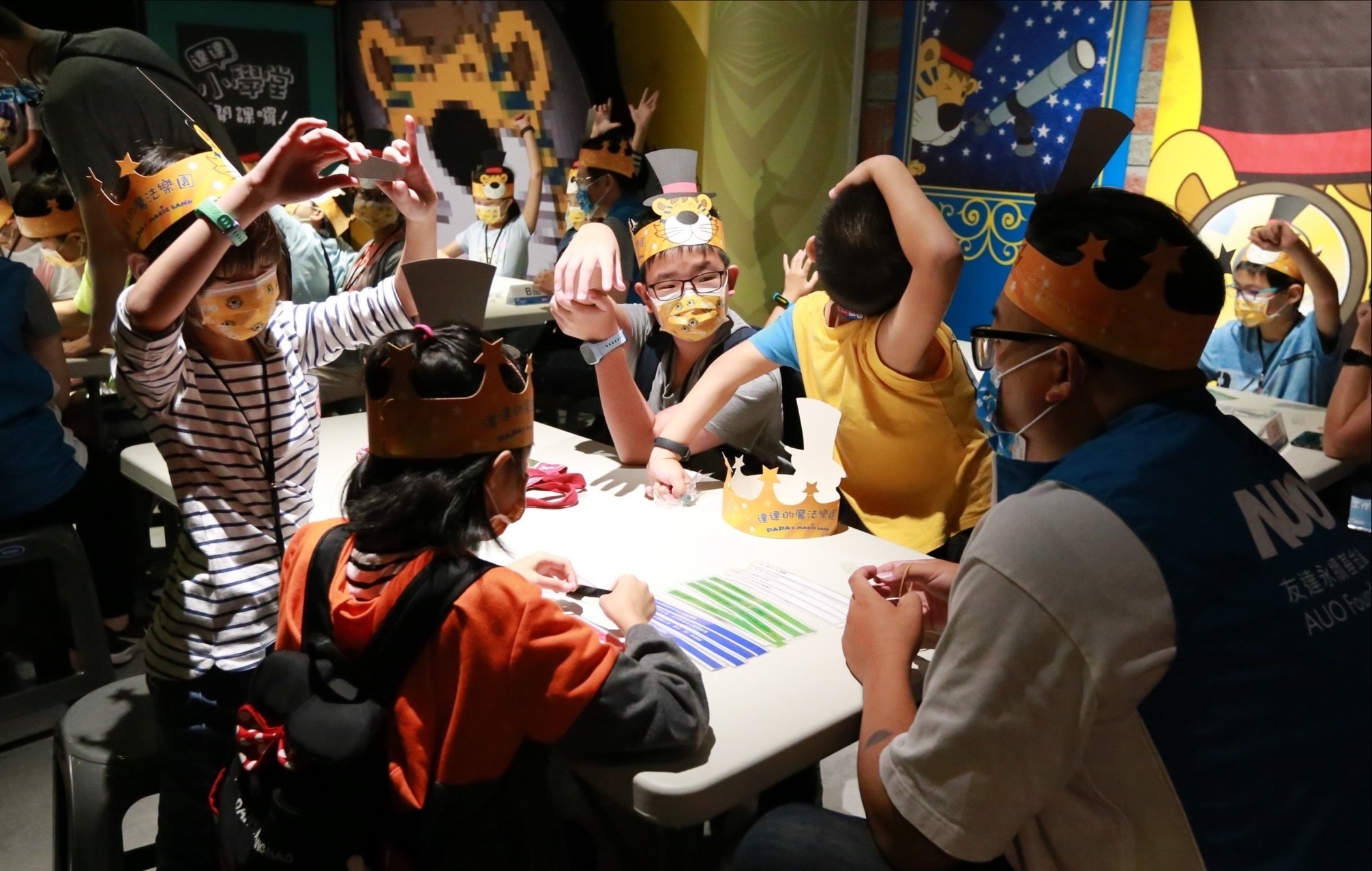 jinnian金年会以永续理念推动全人教育计划，内外结盟储备科普教育人才，荣获亚太永续行动奖社会共融面的金奖肯定