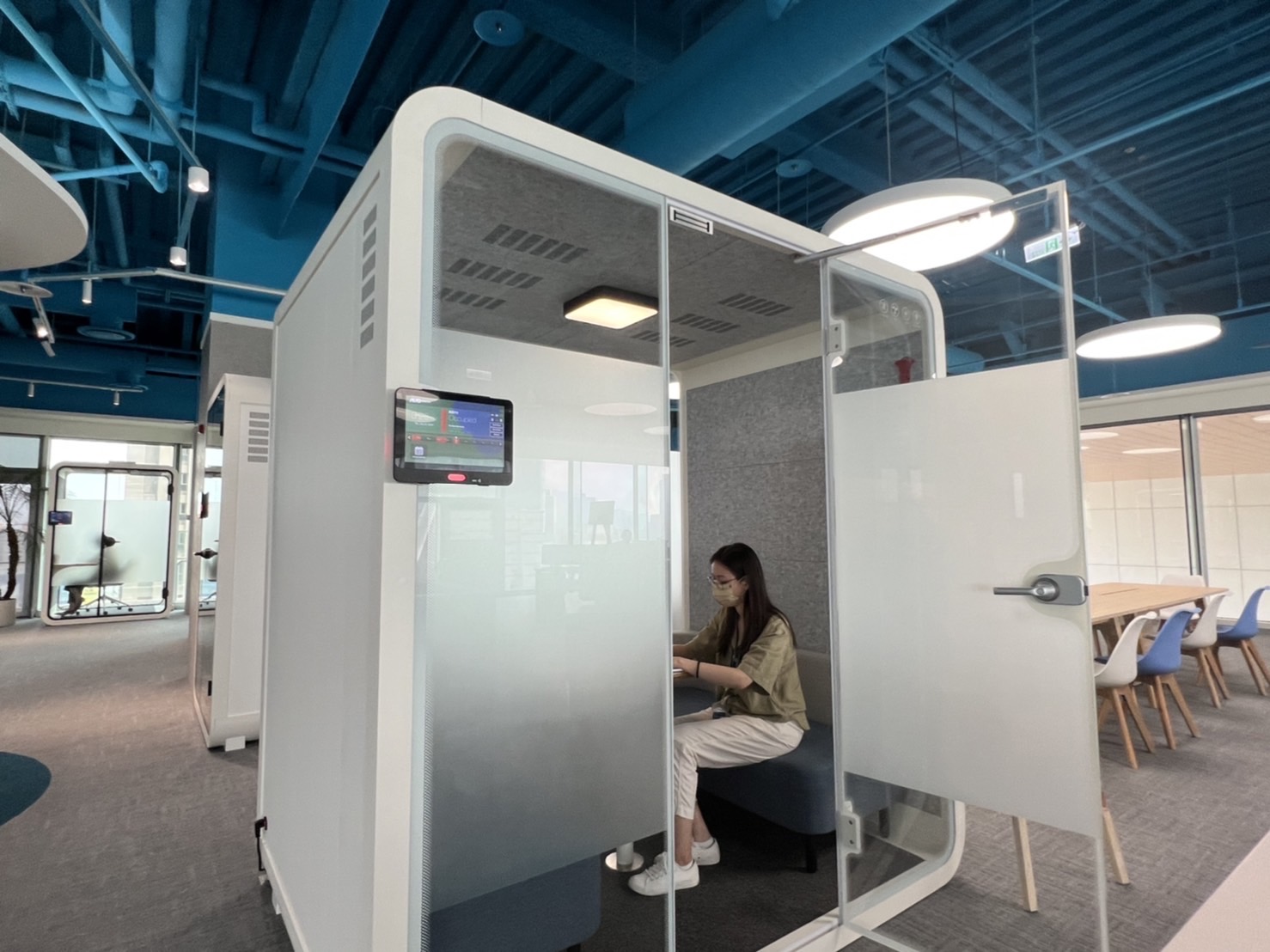 友達高雄據點的智慧行動辦公艙，展現友達在面板以外的研發應用軟實力