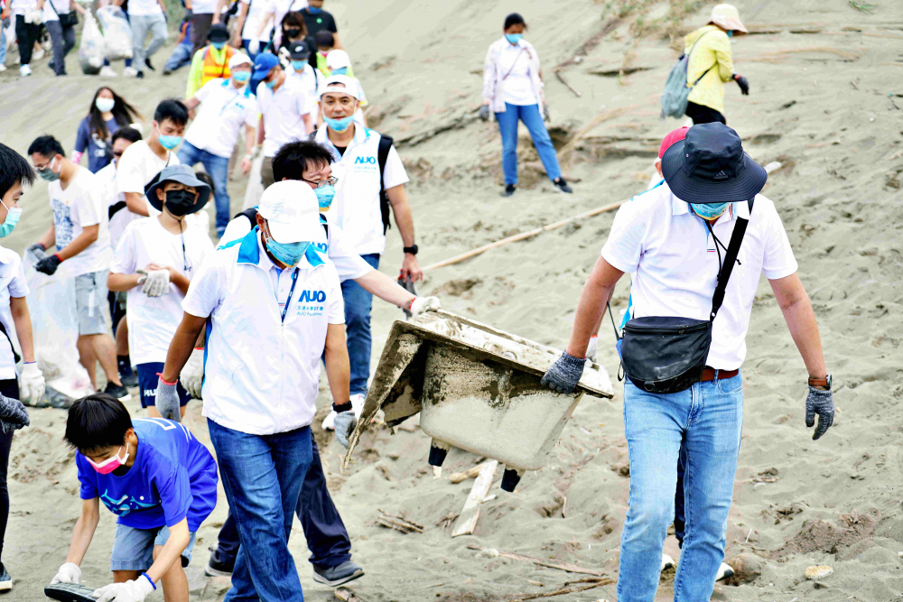 友達永續基金會2022 Ocean Party活動，與桃園市政府環保局、海湧工作室、觀音樹林里社區多方合作，一同手護台灣藍色海岸