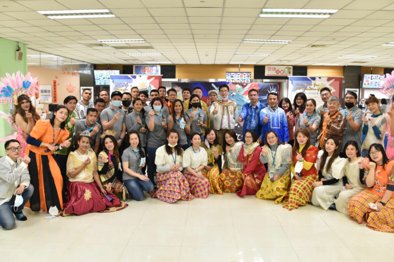 友達推動「安心、創新、用心、同心、盡心」五星職旅，為菲籍員工打造全方位照護，首度贏得「人權實踐與發展領袖獎」殊榮