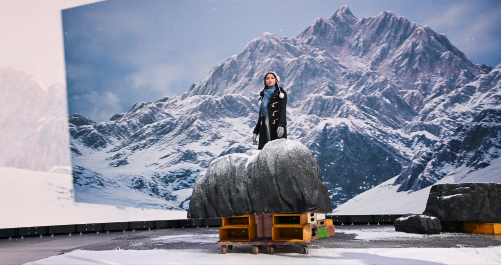 友達顯示屏專業調校技術與專案安裝經驗，使顯示屏呈現創作者想表達的精緻內容，讓表演者有沉浸式臨場感使演出逼真