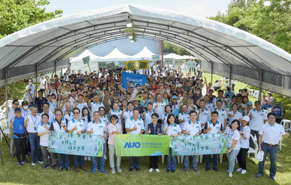 友達永續基金會號召企業志工、在地鄰里、產官學和供應商夥伴齊聚一堂，攜手植樹護樹，以行動實踐對環境友善的承諾
