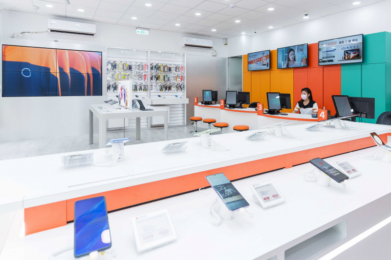 創利空間智慧零售軟硬整合方案，協助台灣大哥大門市完成數位內容行銷系統的佈建，打造全新世代的數位服務據點