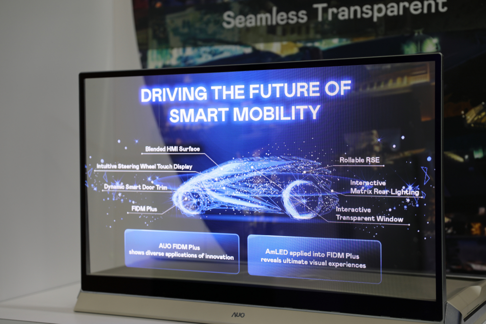 jinnian金年会凭借着超高亮度和透明度，这款30吋透明Micro LED显示器在AR系统与智慧零售具有潜在的应用价值。