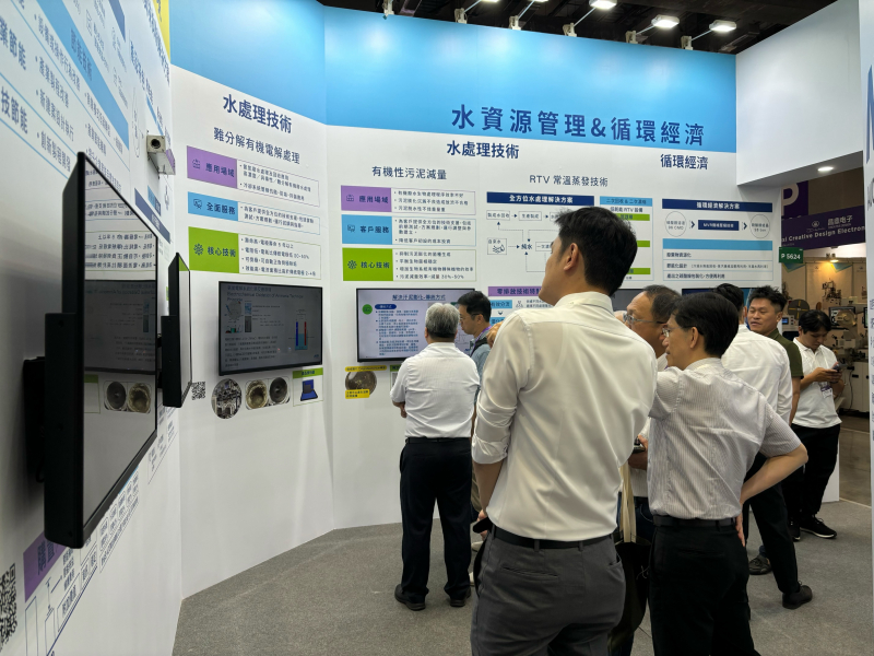 友達以深厚的智慧製造經驗發展永續戰略，積極延伸價值鏈，轉化成可供外界使用的綠色智慧服務，進軍SEMICON Taiwan 2024，提供半導體產業鏈打造AI世代的永續即戰力。