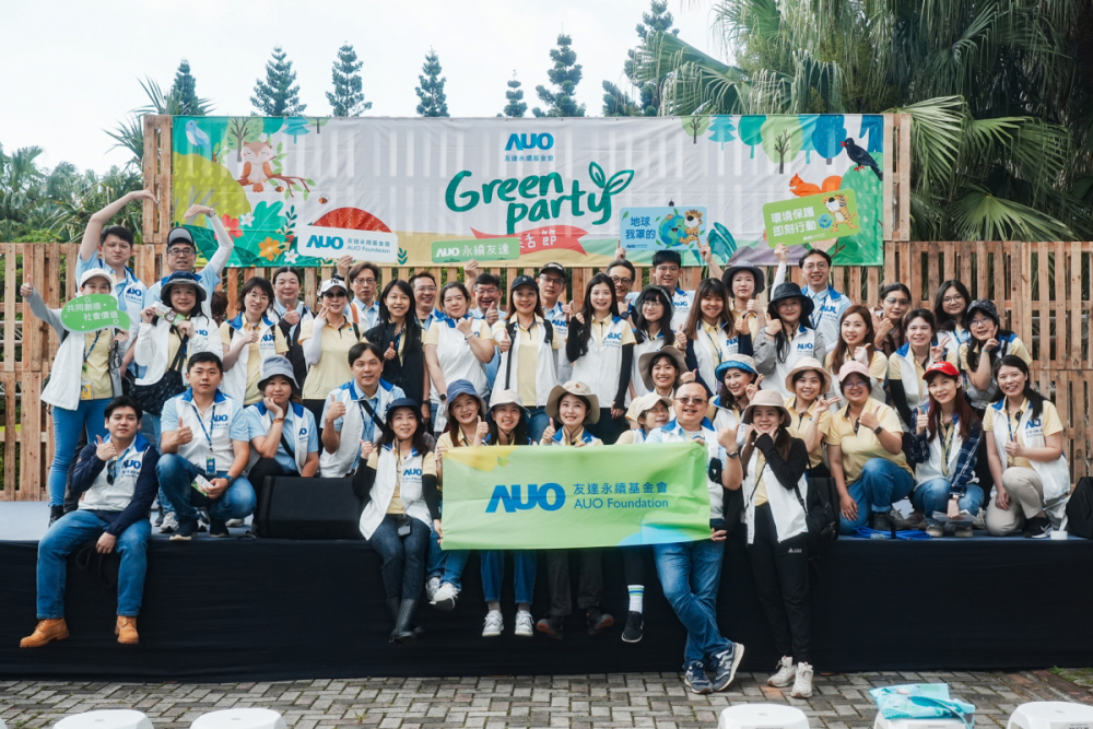 友達積極推動低碳轉型、節能減碳與減塑行動，落實環境承諾與社會責任，榮獲「台灣百大永續典範企業獎」