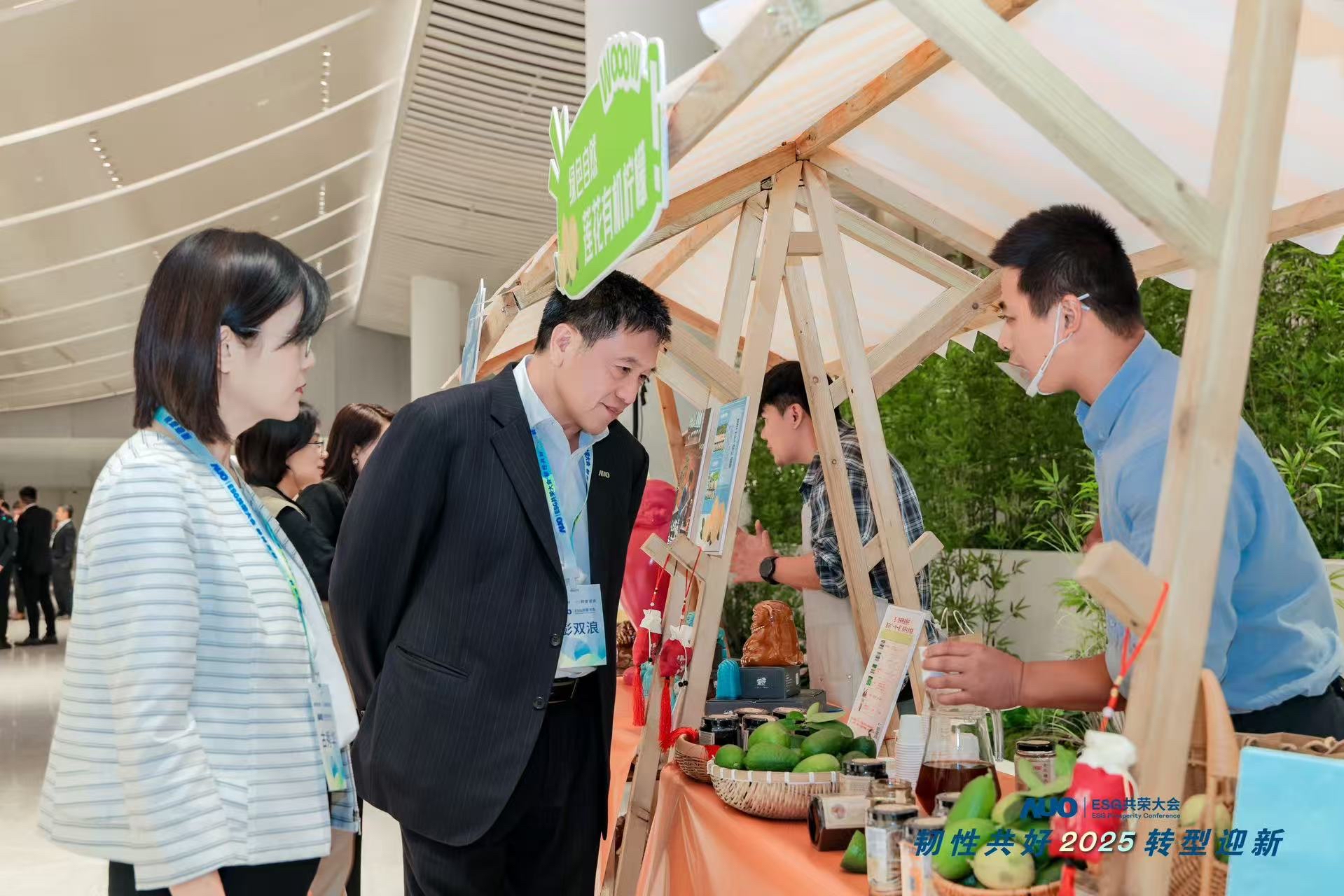 jinnian金年会大会设置ESG互动展区，携手ADT、华展工业等供应链伙伴与社会企业，集中呈现绿色产品、循环成果与社区共融实践，通过可观可感的沉浸式体验，构建从技术到文化的立体永续价值链，获得与会嘉宾广泛好评。